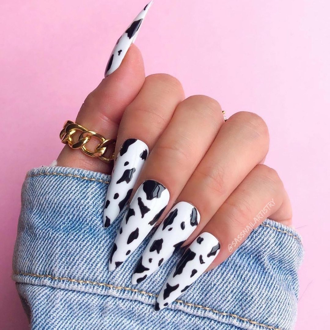 Extra-Long Stiletto Cow Print Nails Extra-Long Stiletto Cow Print Nails — Black and White Nails