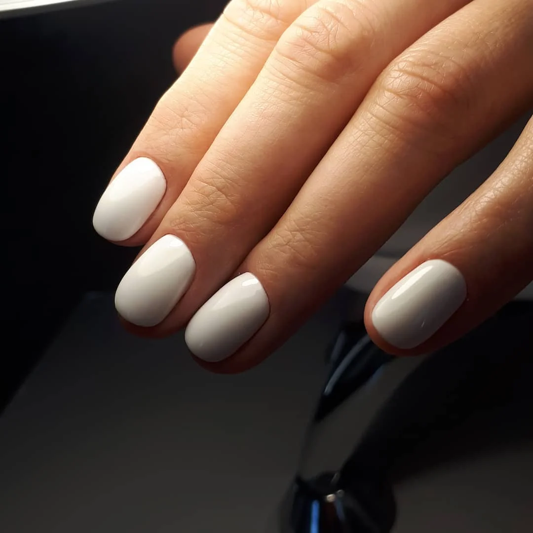 30 Elegant Milky Oval Nails With a Glossy Shine for a Timeless, Feminine Manicure Look