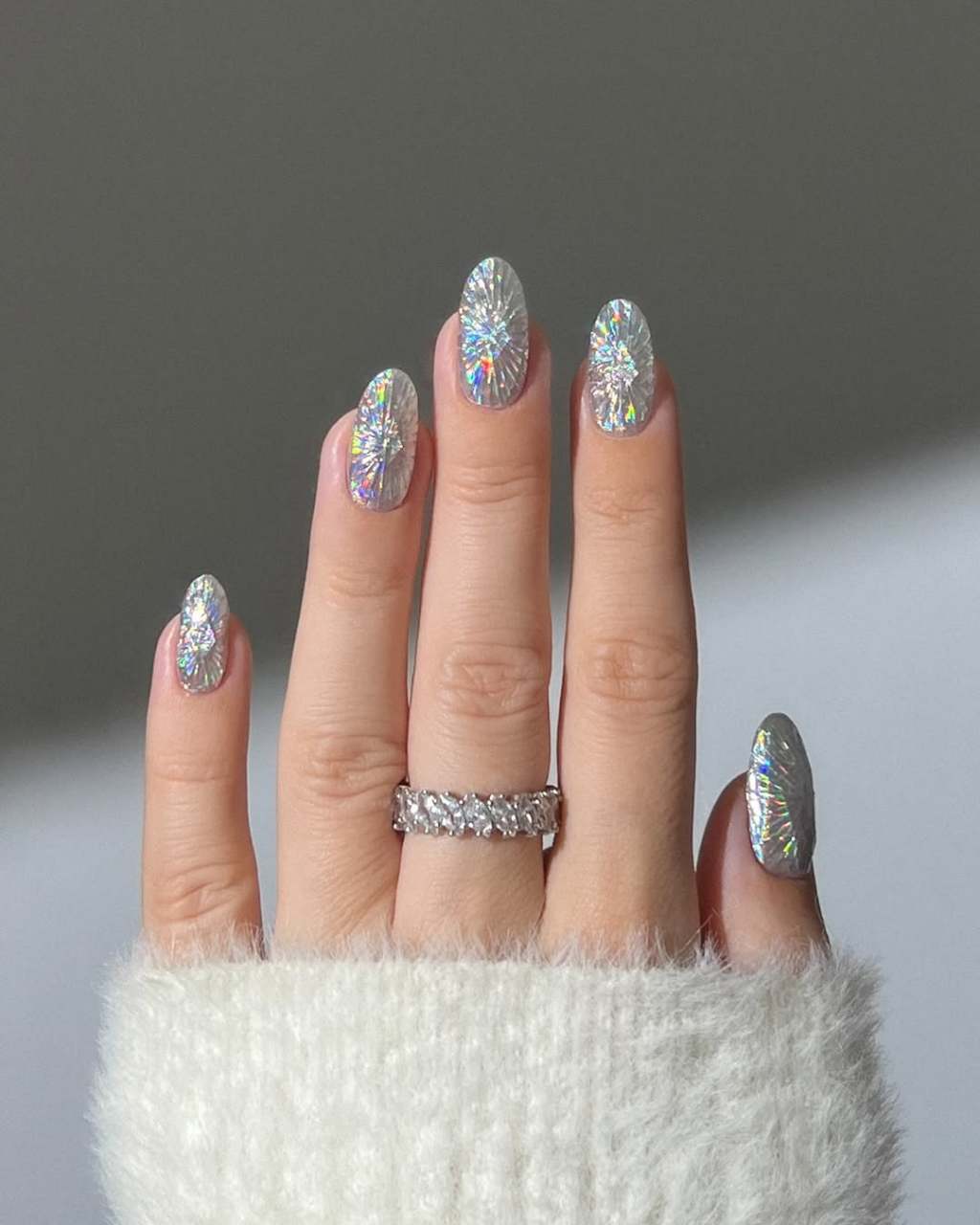 Shimmer Glitter Visual Idea Shimmer Glitter Visual Idea — Silver Nails