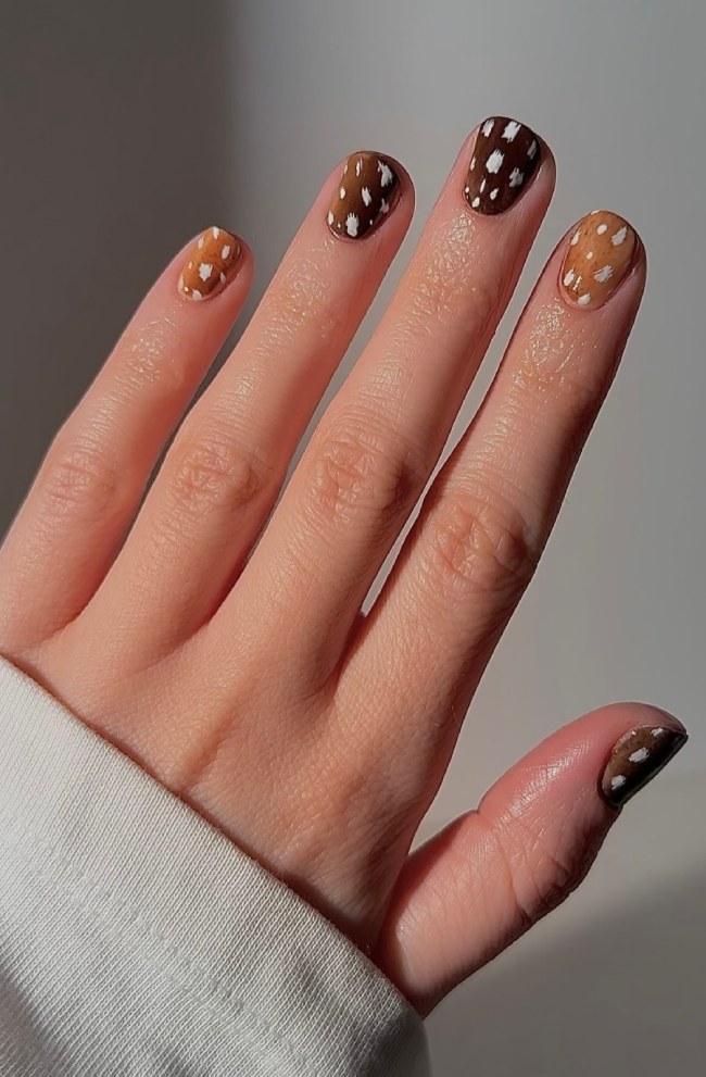 Fawn Spot Pattern Nails — Short Round Nails