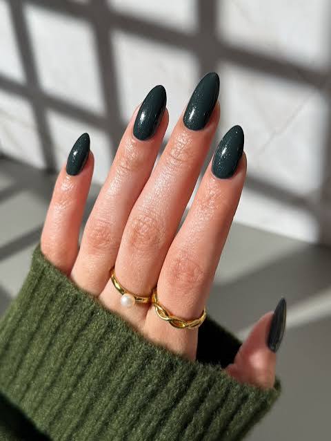 Deep Green Gloss with Pearl Ring Accent Deep Green Gloss with Pearl Ring Accent — Dark Green Nails