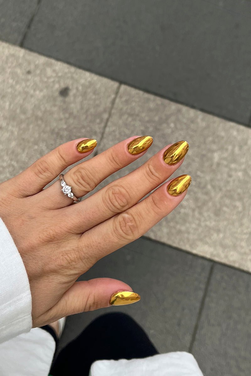Full Coverage Gold Chrome Almond Nails Full Coverage Gold Chrome Almond Nails — Gold Nails
