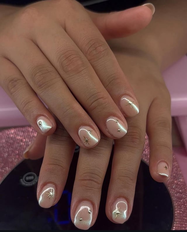 Glossy With Shimmer Pale Pink Pearlescent Stars Glossy With Shimmer Pale Pink Pearlescent Stars — Neutral Nails