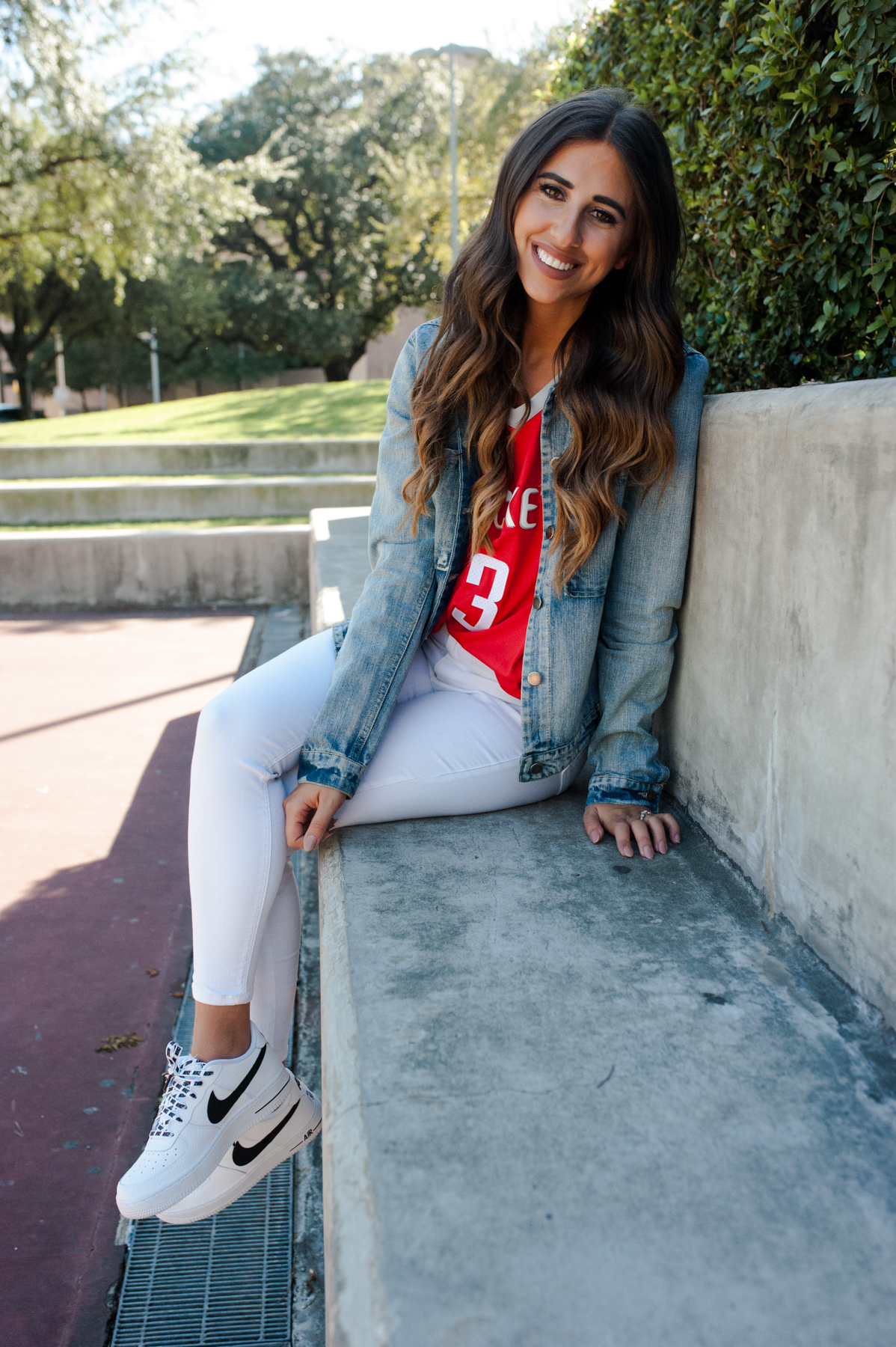 Red Jersey Layered Under Denim Jacket with Skinny Jeans Red Jersey Layered Under Denim Jacket with Skinny Jeans — Jersey Outfits