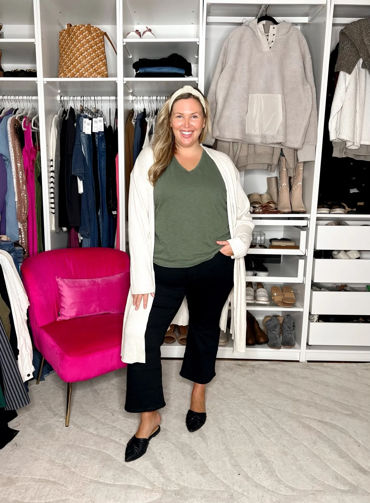 Long Cream Cardigan and Olive Green Top with Black Pants for Casual Comfort Long Cream Cardigan and Olive Green Top with Black Pants for Casual Comfort — Casual Work Outfits
