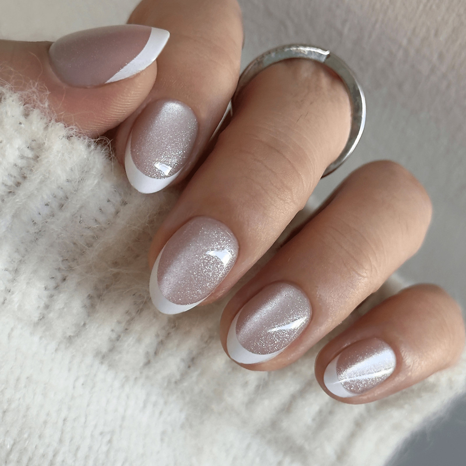 Glitter Accent French Ovals Glitter Accent French Ovals — Short Gel Nails