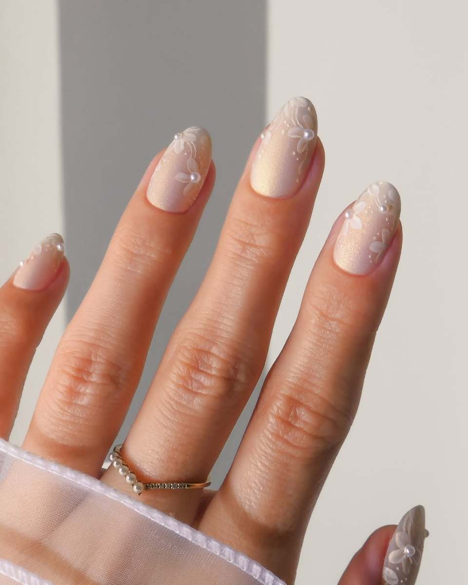 Off-White Floral Pearl Accent Nails — Pearl Nails