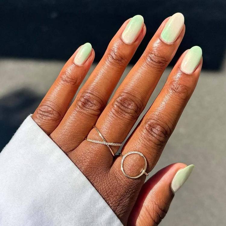 Green to Yellow Gradient Oval Nails Green to Yellow Gradient Oval Nails — Nails for Tan Skin