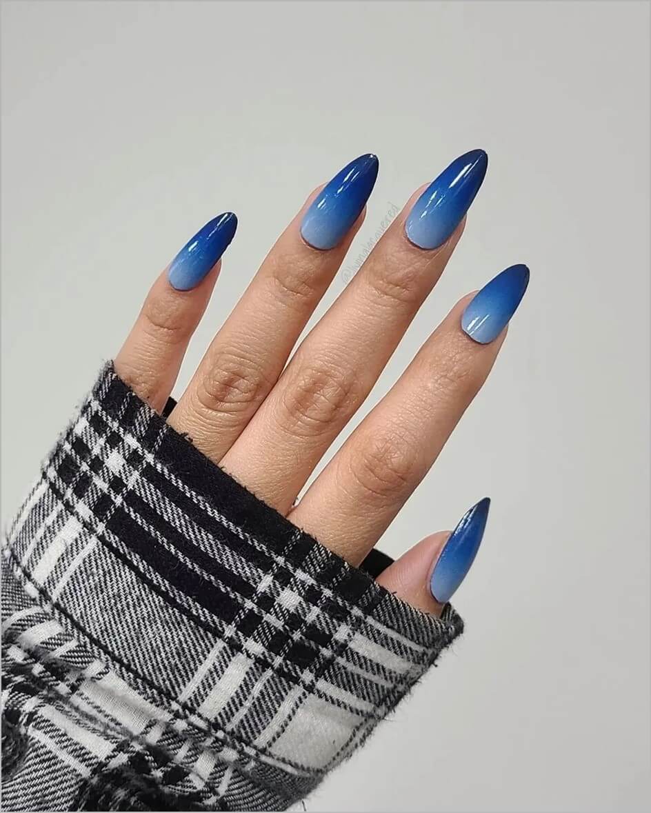 Royal Blue to Light Blue Ombre Long Almond Nails Royal Blue to Light Blue Ombre Long Almond Nails — Royal Blue Nails