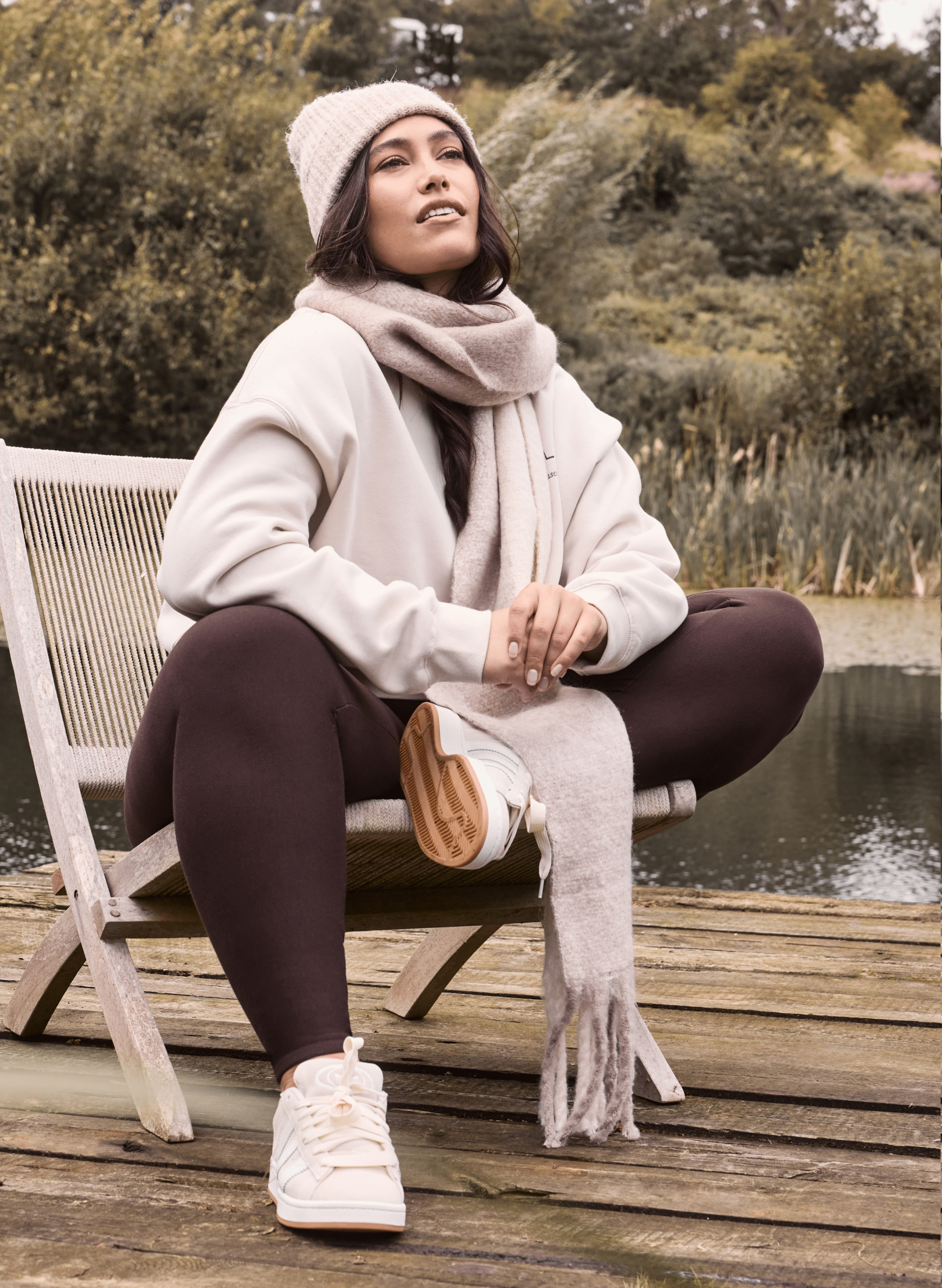Oversized Sweatshirt and Knit Accessories for Ultimate Comfort Oversized Sweatshirt and Knit Accessories for Ultimate Comfort — Lazy Day Outfits