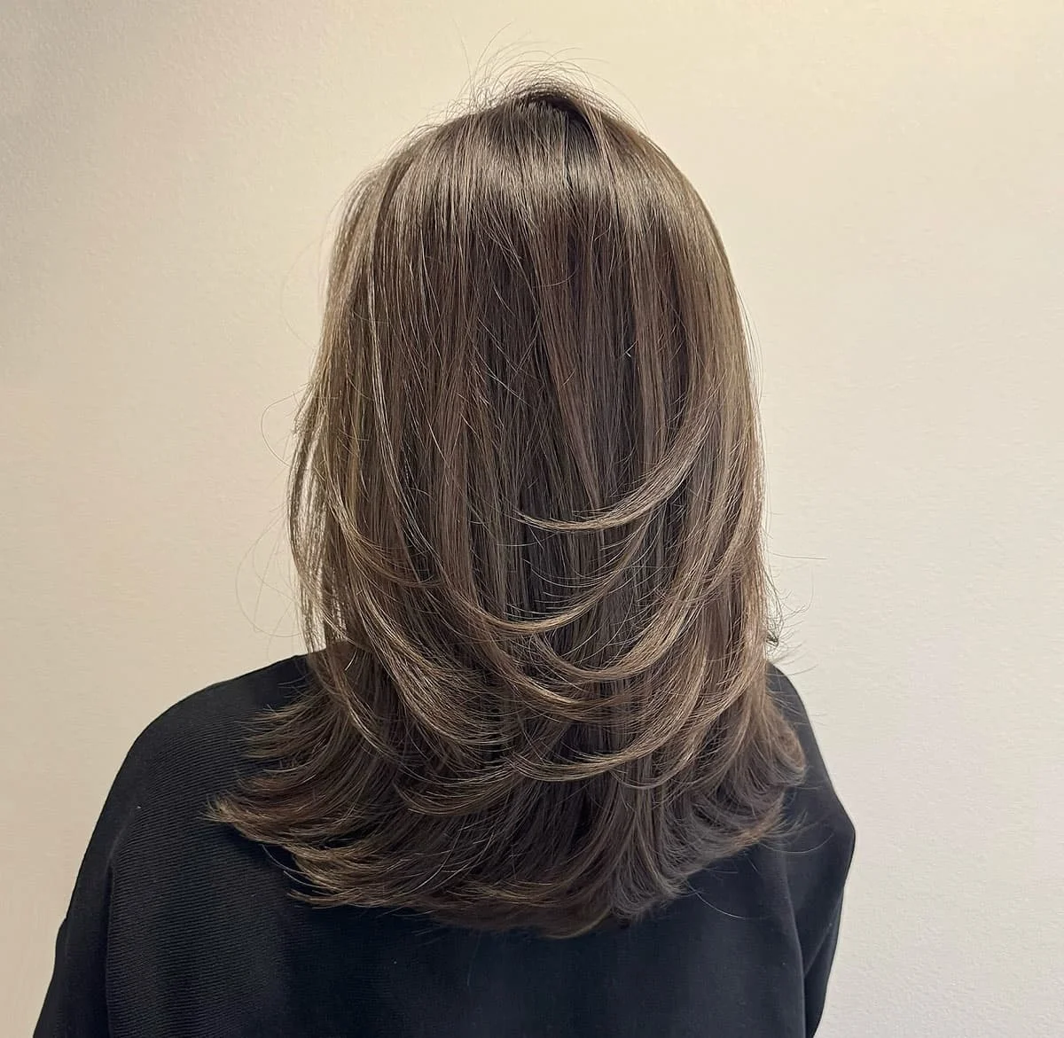Medium-Length Haircuts with Layers: 25 Stylish Ideas for 2026