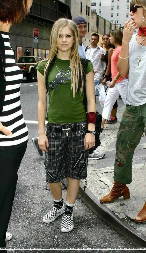 Casual Punk: Graphic Tee, Plaid Shorts, and Checkerboard Sneakers Casual Punk: Graphic Tee, Plaid Shorts, and Checkerboard Sneakers — Punk Outfits