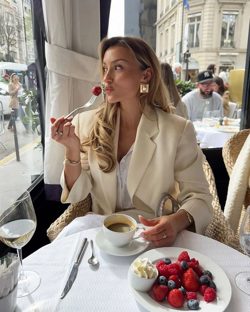 24 Best Hairstyles to Wear With a Pantsuit: Elegant & Modern Ideas