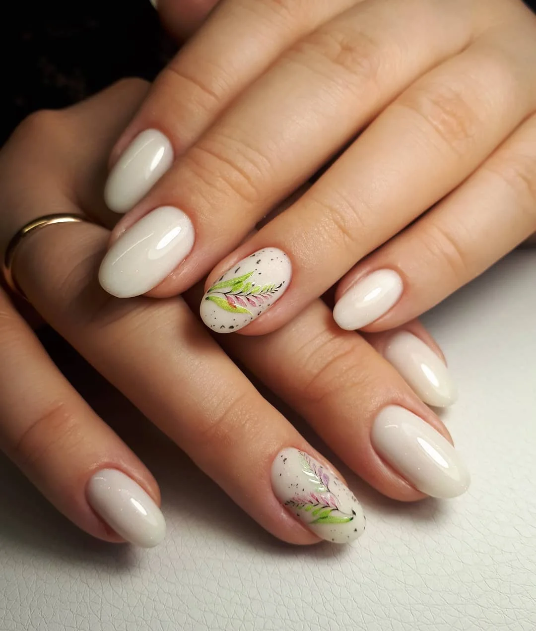 30 Elegant Milky Oval Nails With a Glossy Shine for a Timeless, Feminine Manicure Look