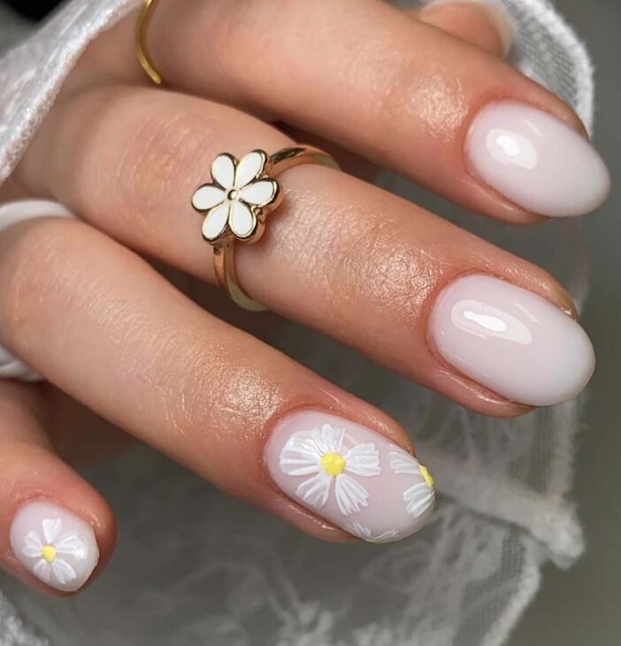 Sheer Pink with White Daisy Art Sheer Pink with White Daisy Art — White Nails