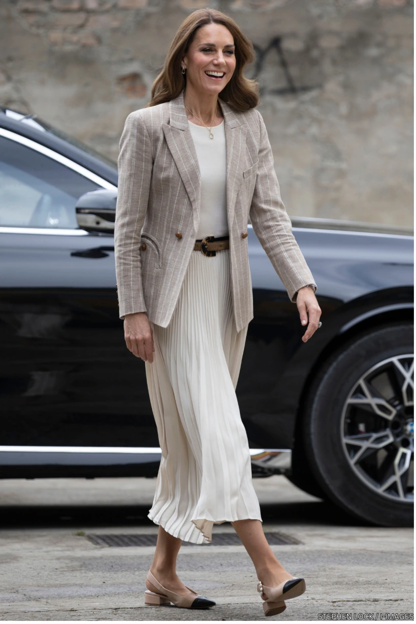 Chic Pinstripe Blazer for a Smart Casual Daytime Event — Italy Outfits