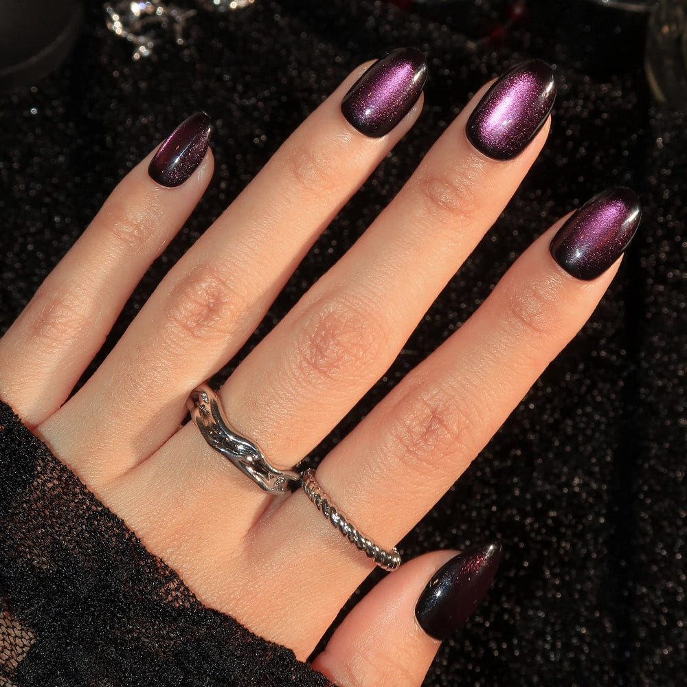 Dark Purple to Black Cat-Eye Gradient Dark Purple to Black Cat-Eye Gradient — Dark Purple Nails