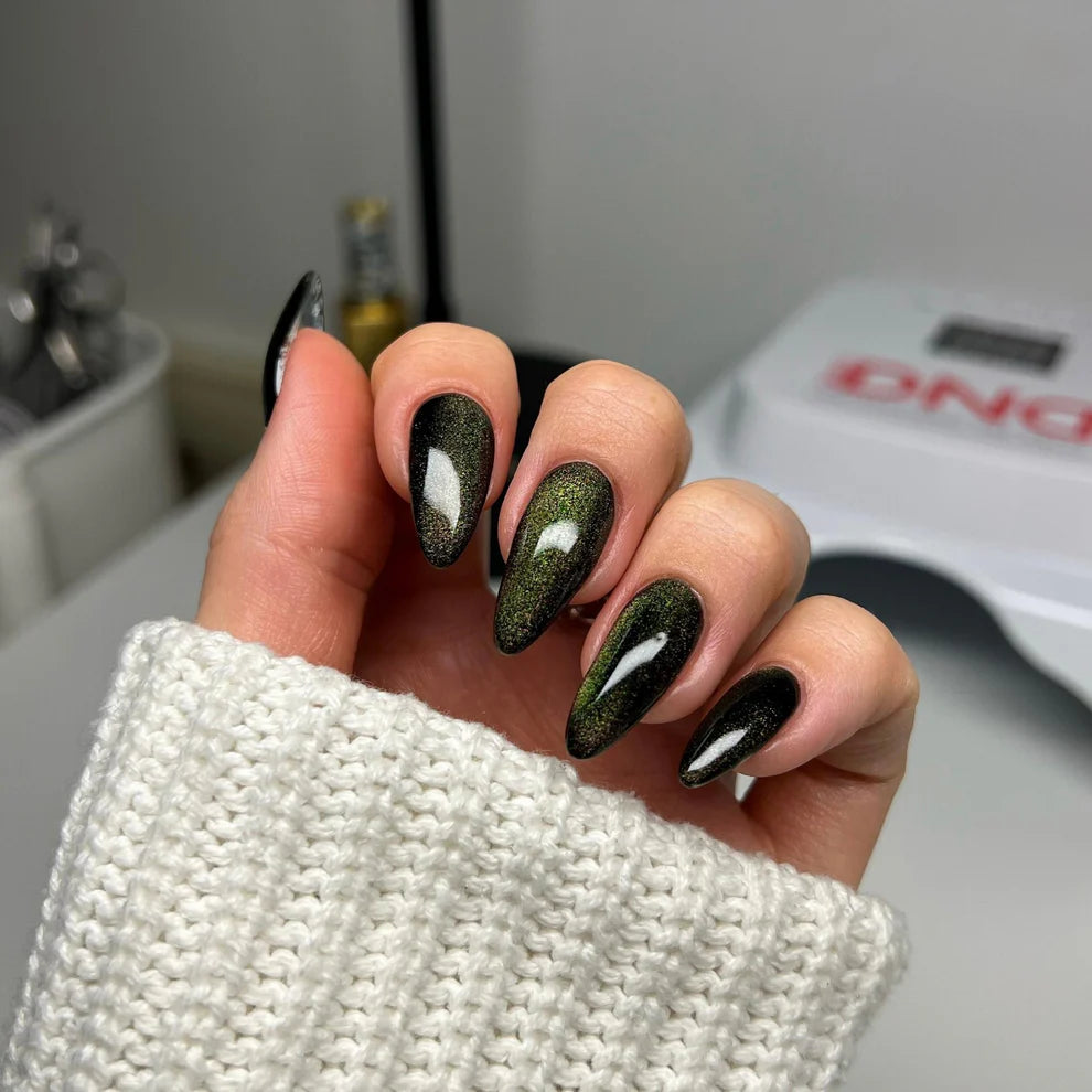 Forest Green Cat Eye Coffin Nails Forest Green Cat Eye Coffin Nails — Cat Eye Nails