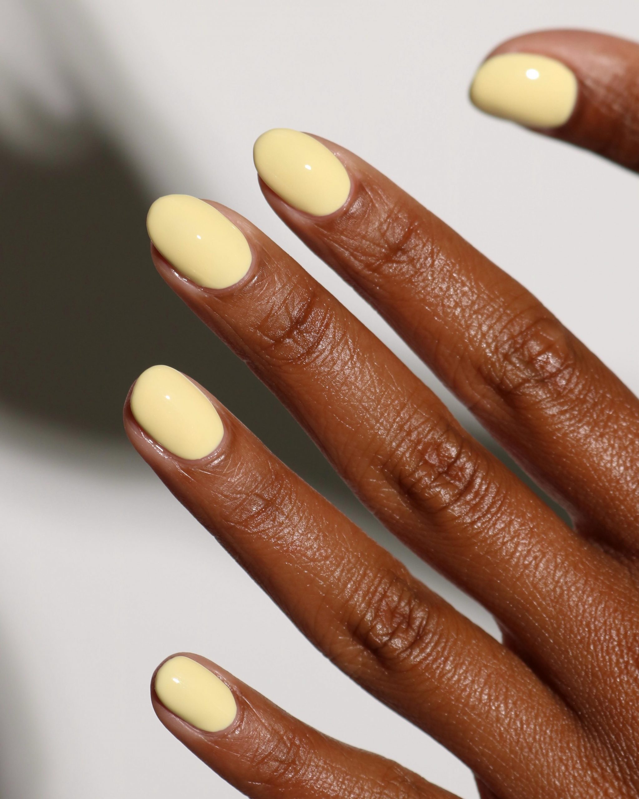 Pale Creamy Yellow Glossy Short Oval Nails Pale Creamy Yellow Glossy Short Oval Nails — Nails for Tan Skin