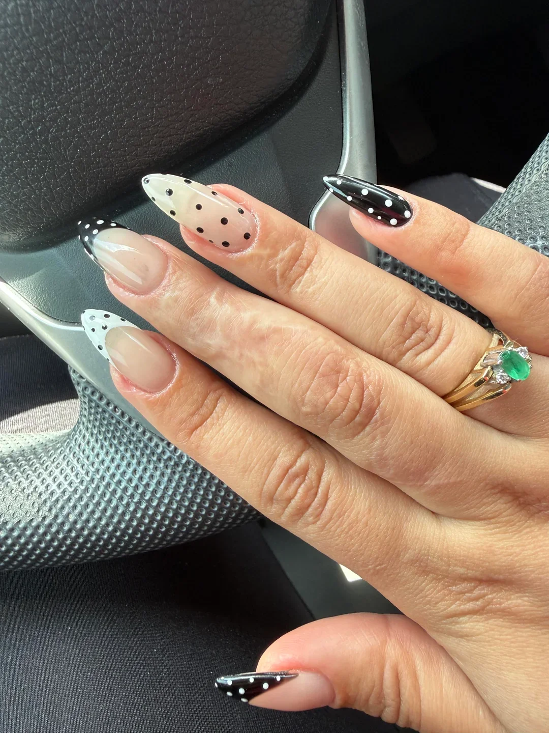 26 Polka Dot Nails Trend: Cute and Stylish Manicure Ideas