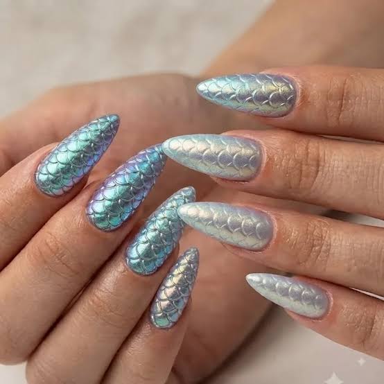 Chrome Scale Medium Stilettos Chrome Scale Medium Stilettos — Mermaid Nails