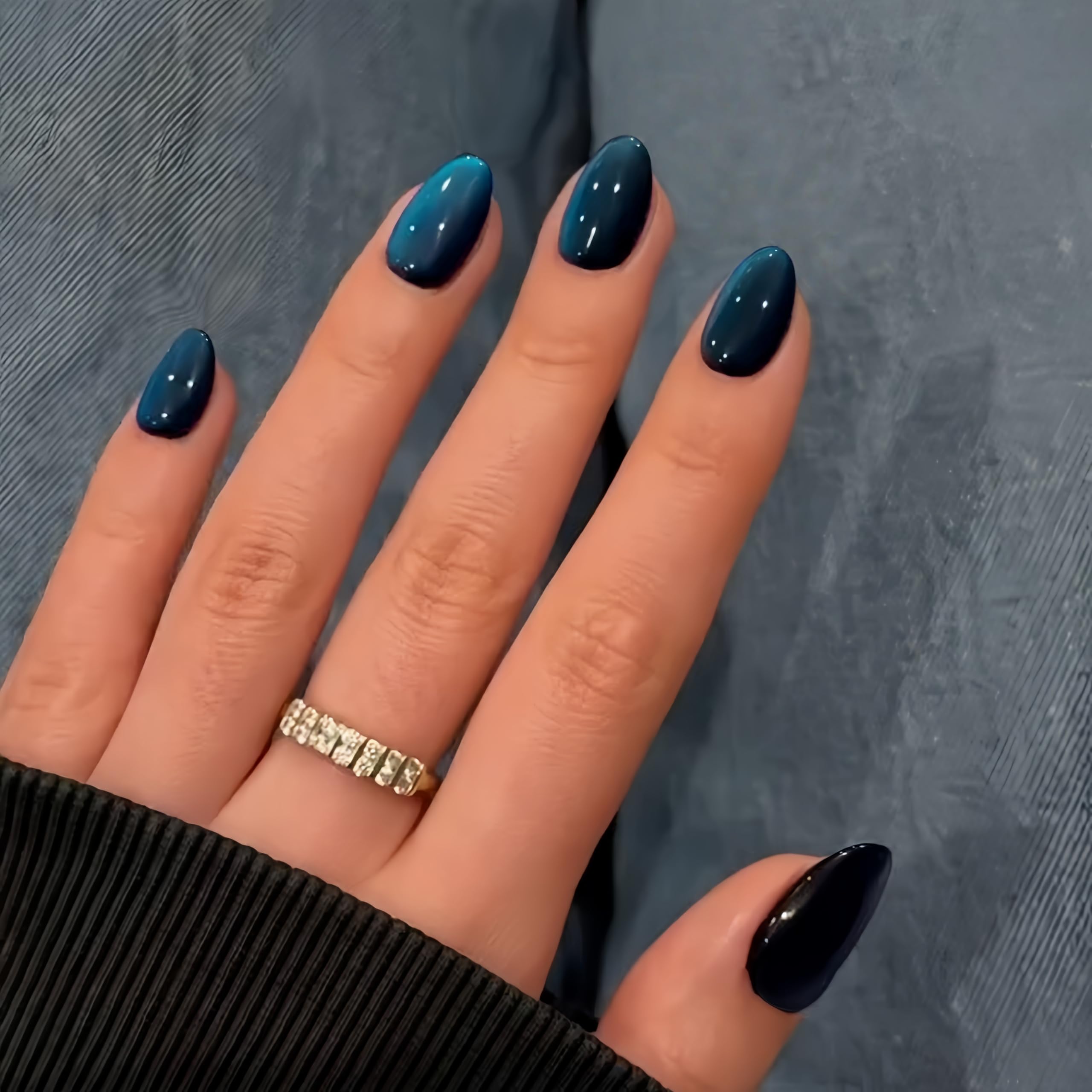 Mysterious Teal Cat Eye — Short Oval Nails
