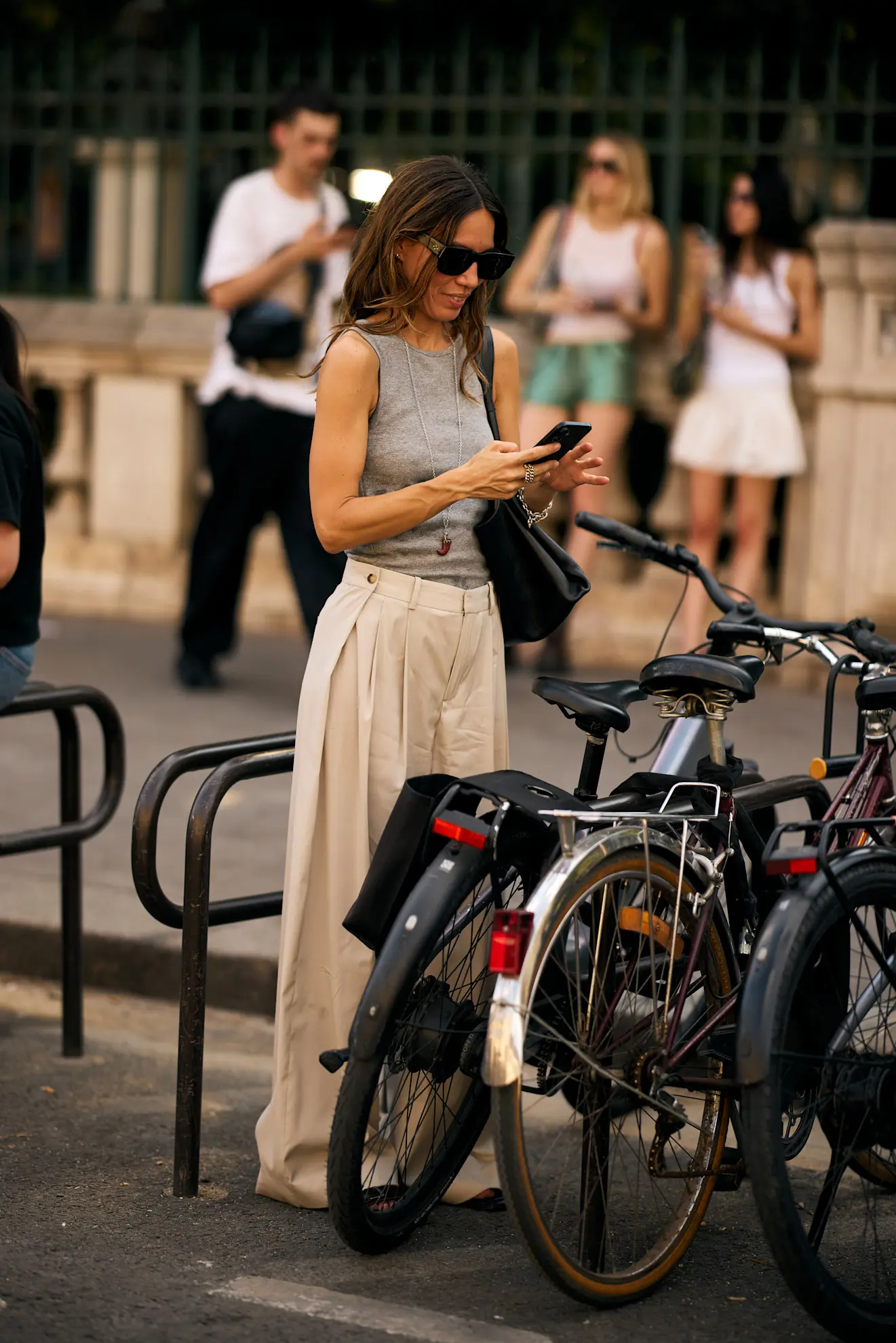 Sleeveless Grey Top with Extremely Wide-Leg Trousers Sleeveless Grey Top with Extremely Wide-Leg Trousers — Paris Outfits