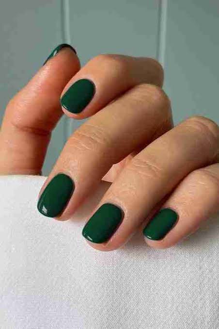 Solid Dark Green Short Oval Nails Solid Dark Green Short Oval Nails — Dark Green Nails