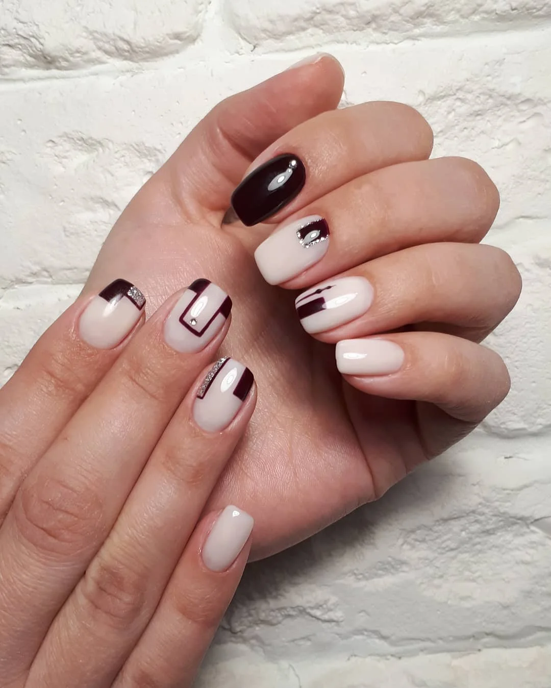 30 Elegant Milky Oval Nails With a Glossy Shine for a Timeless, Feminine Manicure Look