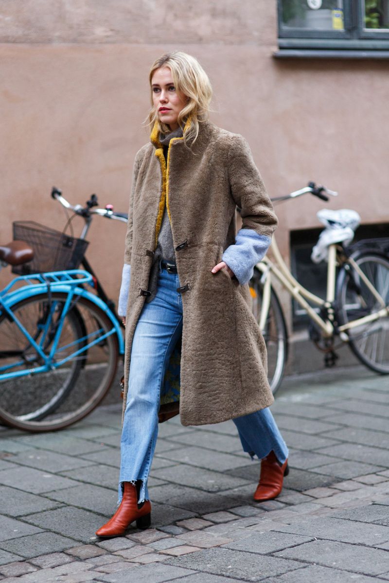 Textured Coat with Contrasting Cuffs for Subtle Interest Textured Coat with Contrasting Cuffs for Subtle Interest — Scandinavian Outfits