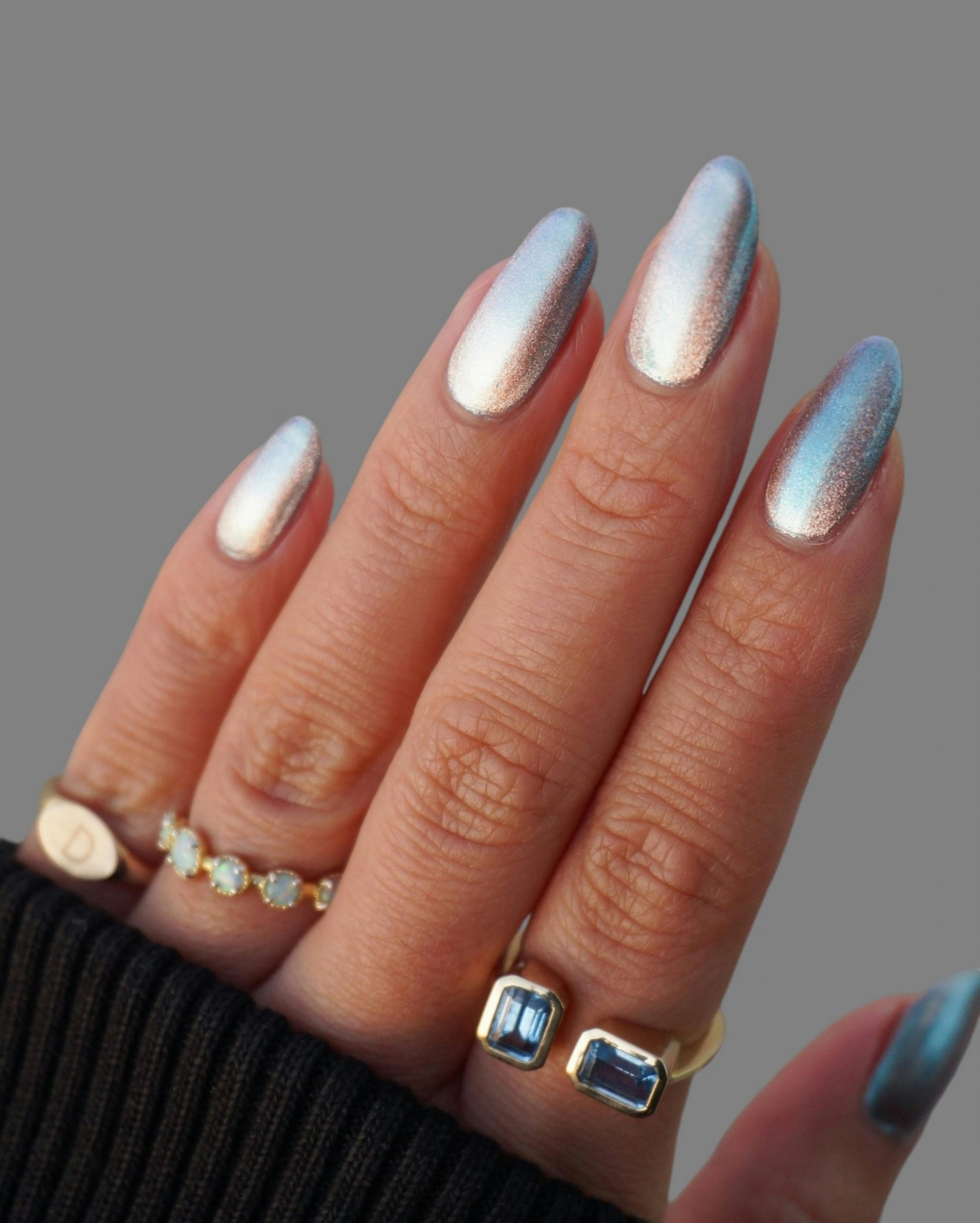 Iridescent Silver with Blue/Pink Tones Iridescent Silver with Blue/Pink Tones — Chrome Nails