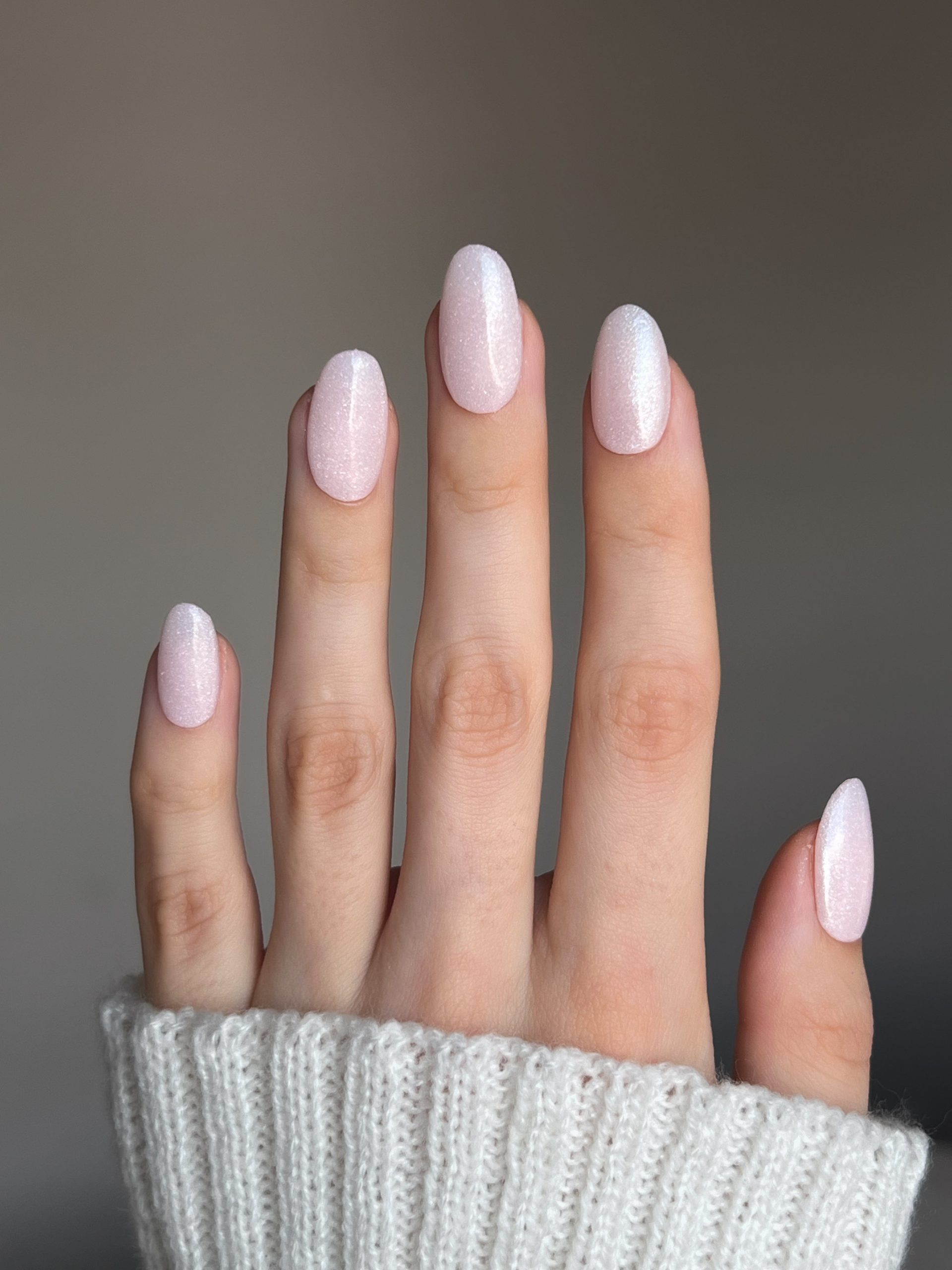 Sheer Pearlescent Pink Shimmer Ovals Sheer Pearlescent Pink Shimmer Ovals — Dip Powder Nails