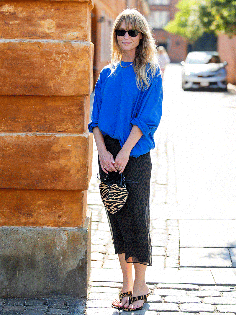 Vibrant Sweatshirt Meets Leopard Print Midi Skirt Vibrant Sweatshirt Meets Leopard Print Midi Skirt — Scandinavian Outfits