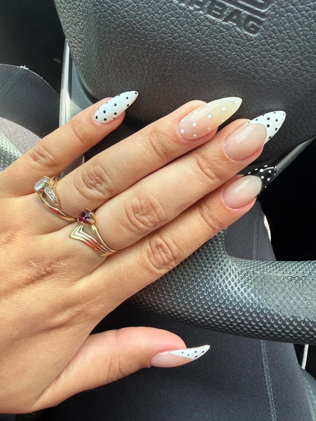 26 Polka Dot Nails Trend: Cute and Stylish Manicure Ideas