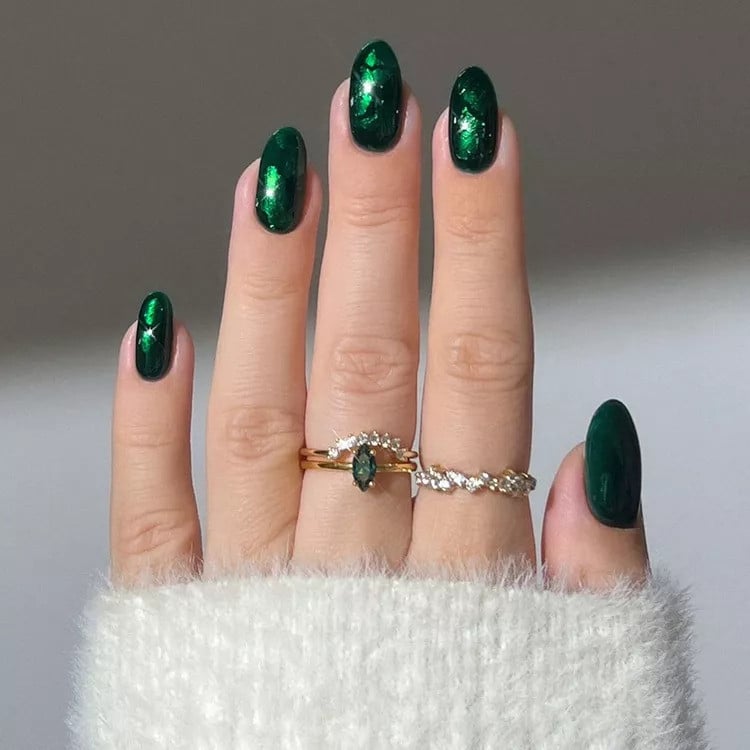 Metallic Flake Deep Green Gloss Metallic Flake Deep Green Gloss — Dark Green Nails