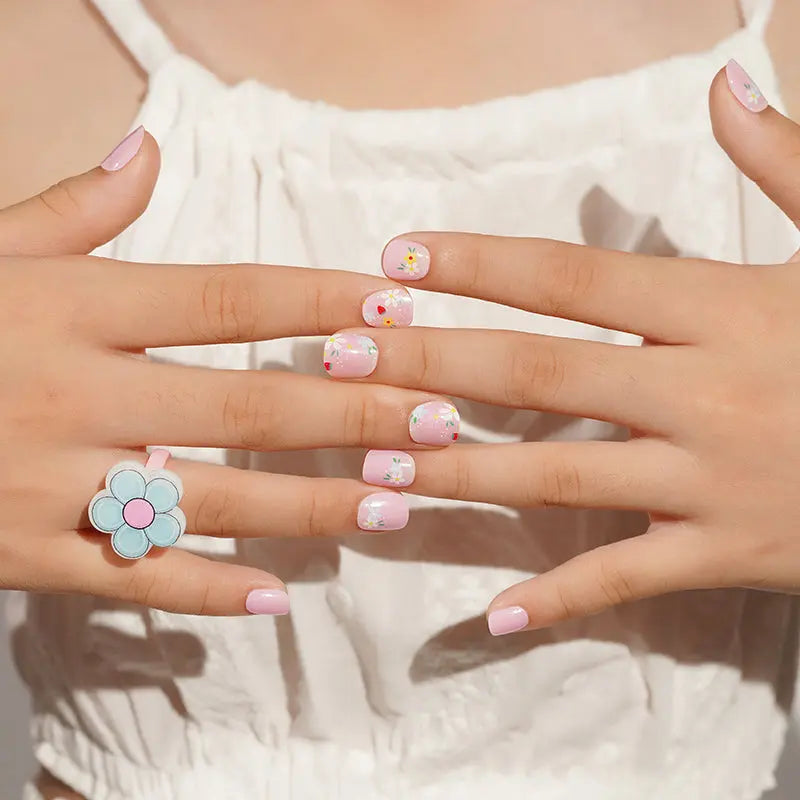 Small Floral Motifs On Accent Nails Visual Idea — Nails for Kids