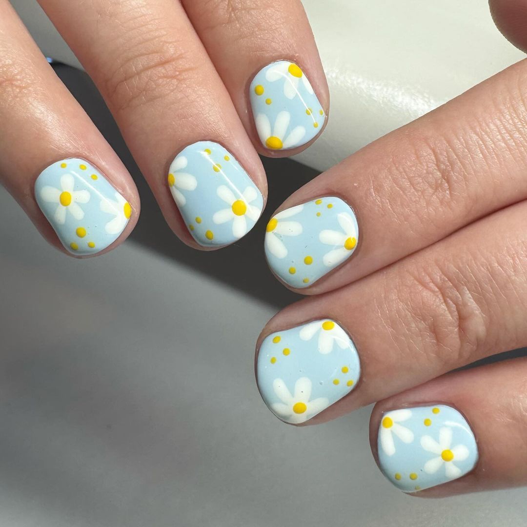 Light Blue Daisy Dot Round Nails Light Blue Daisy Dot Round Nails