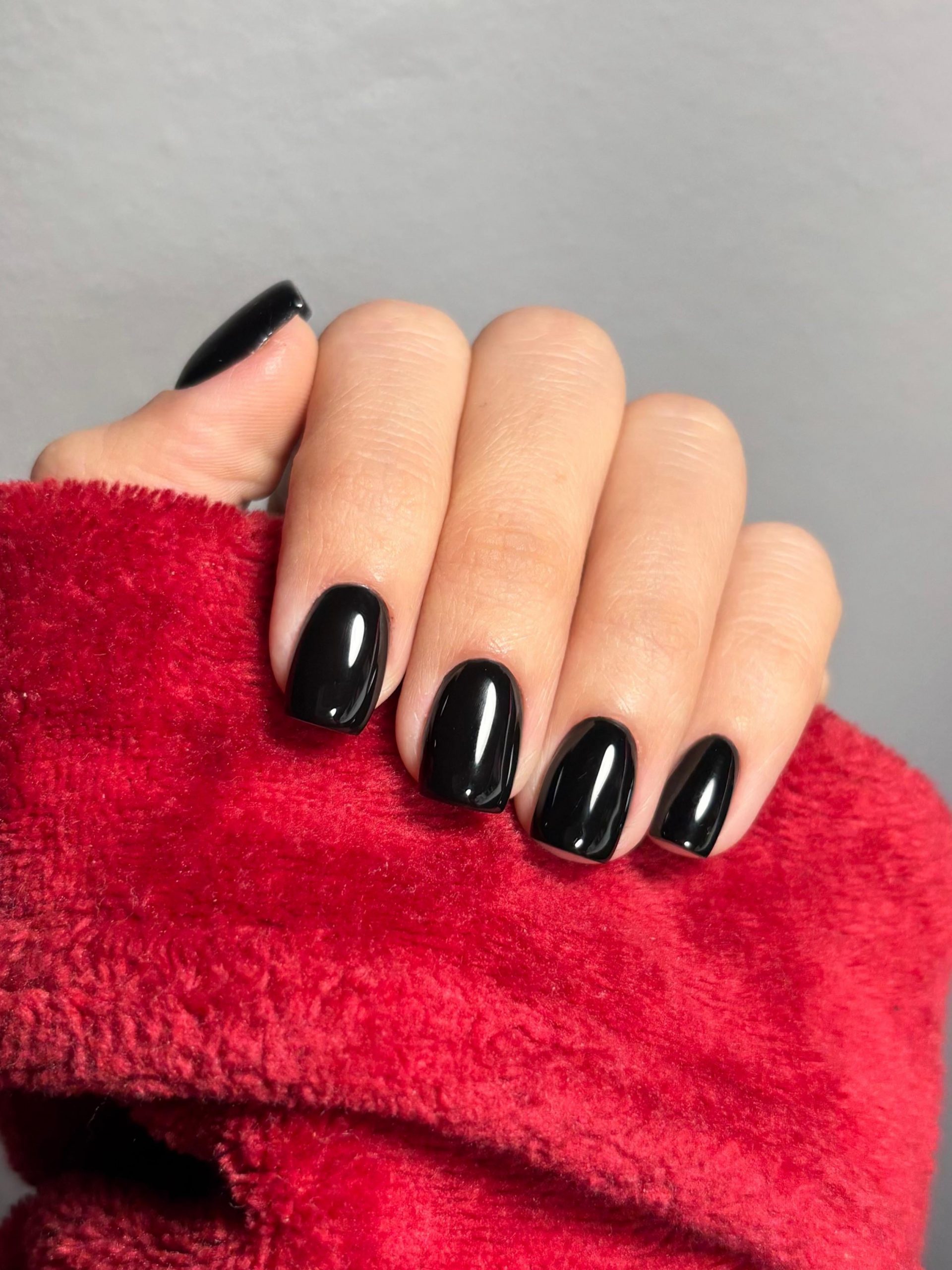 Deep Black Glossy Ovals Deep Black Glossy Ovals — Short Gel Nails