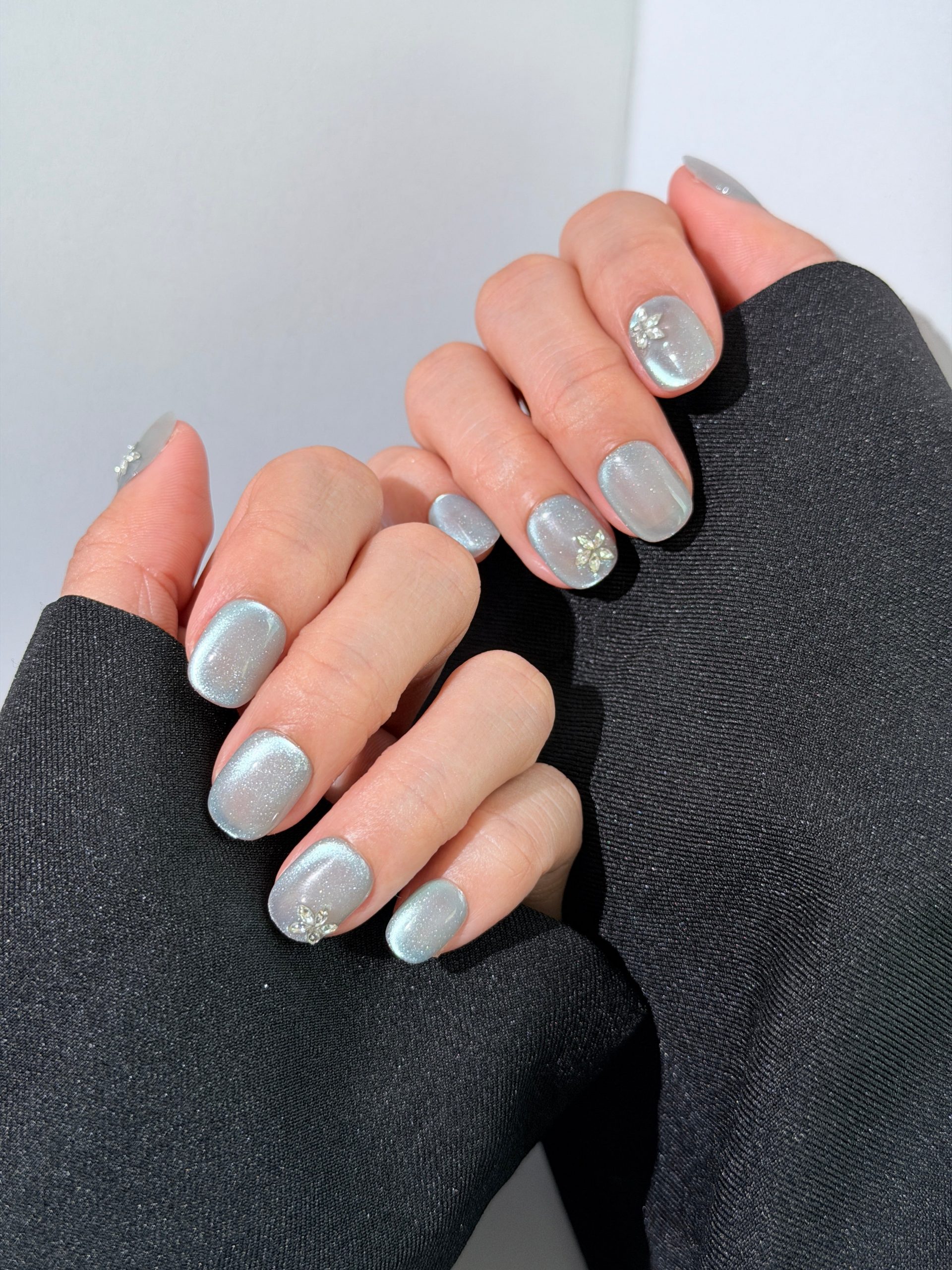 Light Grey Cat-Eye Squoval with Rhinestones Light Grey Cat-Eye Squoval with Rhinestones — Squoval Nails