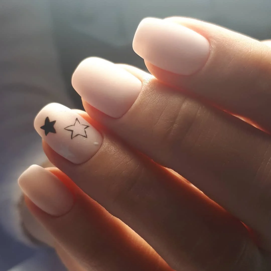 30 Elegant Milky Oval Nails With a Glossy Shine for a Timeless, Feminine Manicure Look