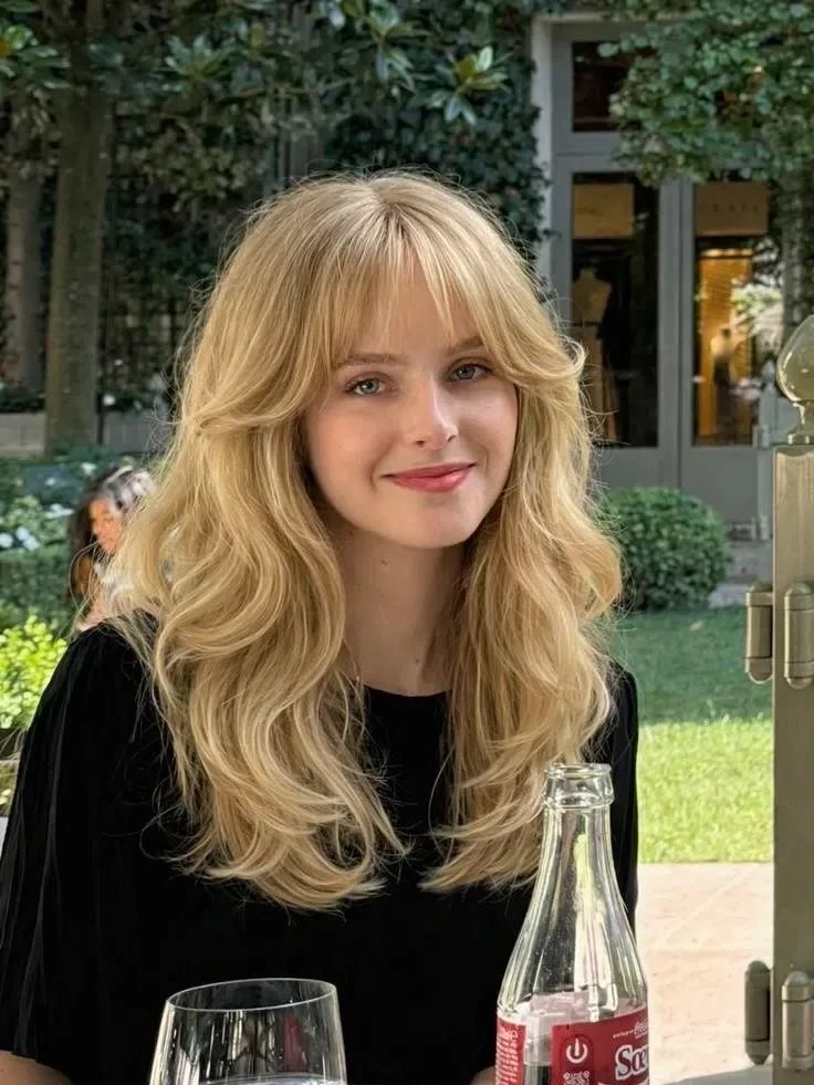 30 French Wispy Bangs Ideas to Try for a Soft and Chic Modern Look
