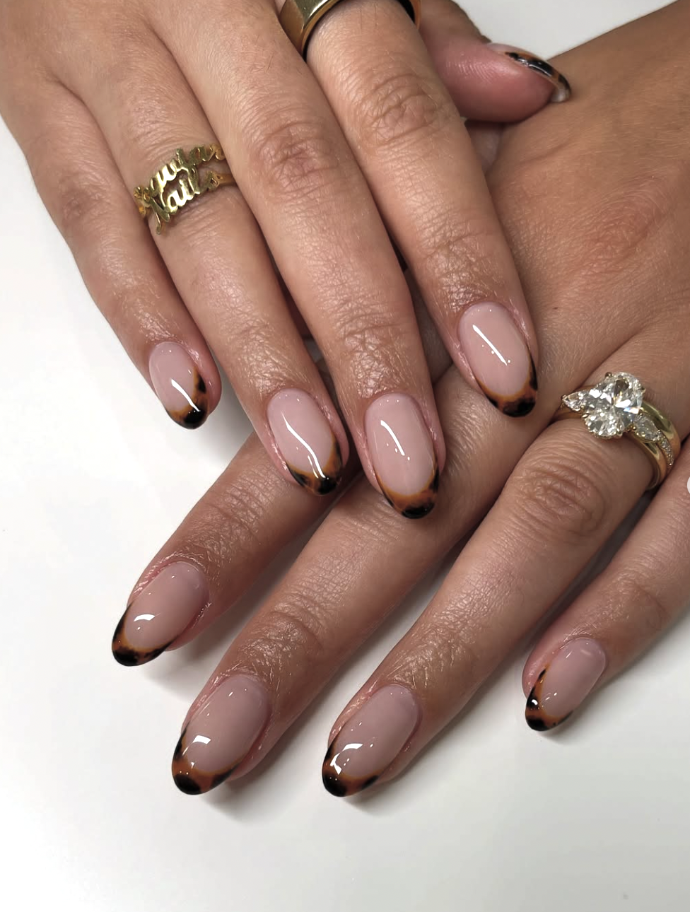 Tortoiseshell Micro French Medium Ovals Tortoiseshell Micro French Medium Ovals — Micro French Nails