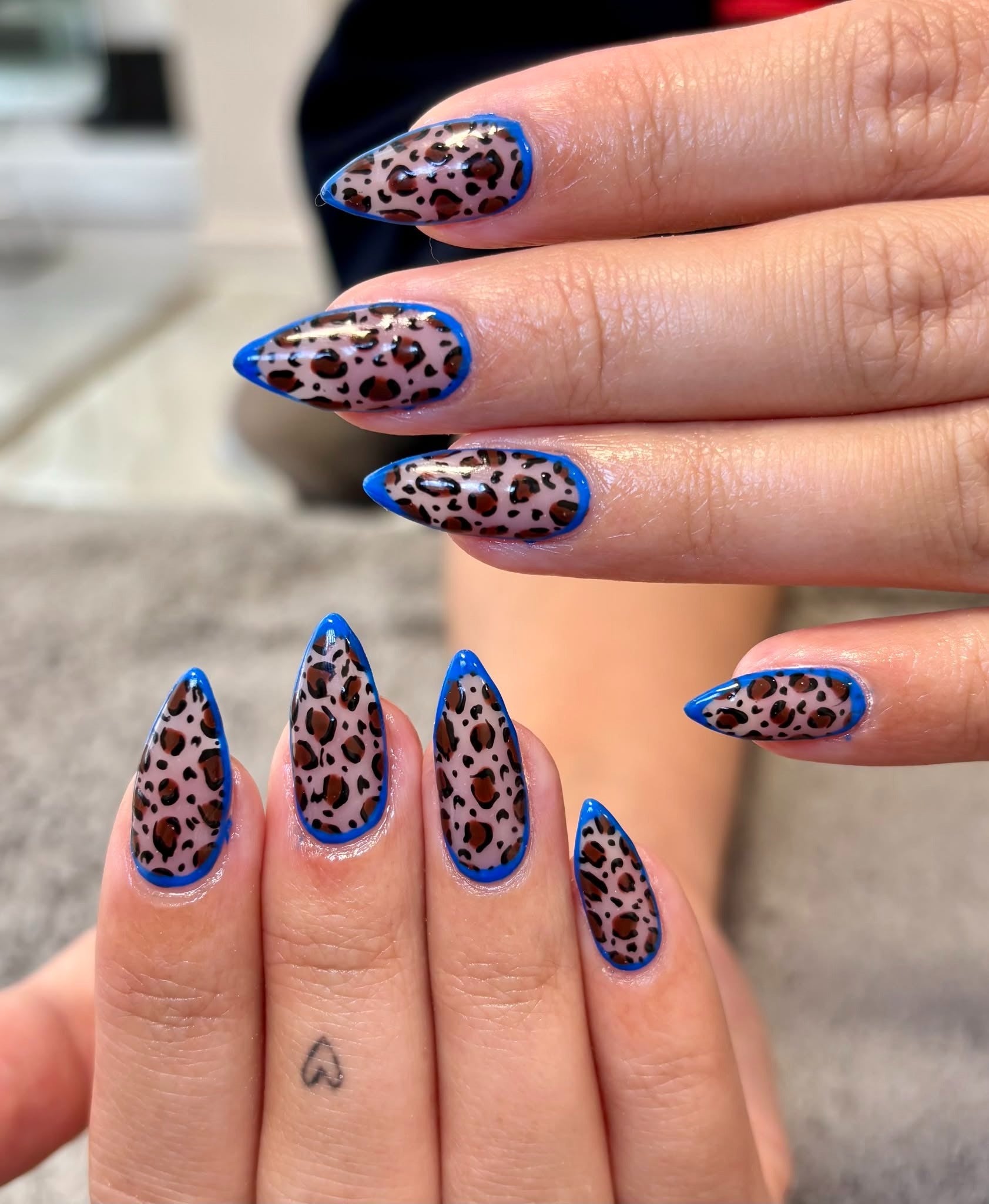 Blue Outline Leopard Print Nails Blue Outline Leopard Print Nails