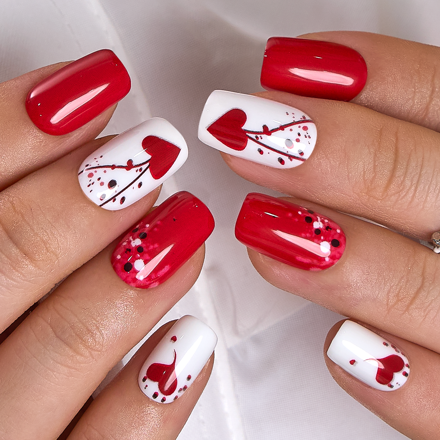 Short Oval Red Hearts With Splatters Short Oval Red Hearts With Splatters — Heart Nails