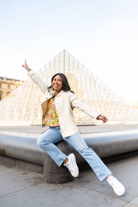 Cream Utility Jacket Over Floral Top and Ripped Jeans Cream Utility Jacket Over Floral Top and Ripped Jeans — Paris Outfits