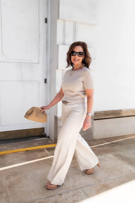 Monochromatic Beige Knit Set with Wide-Leg Trousers Monochromatic Beige Knit Set with Wide-Leg Trousers — Petite Outfits