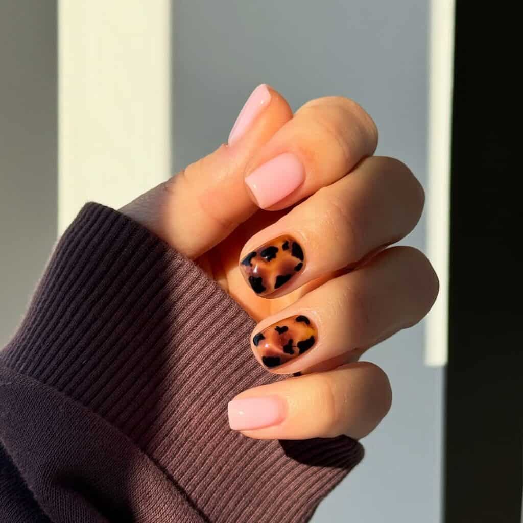 Subtle Tortoise Shell Accents with Pink Subtle Tortoise Shell Accents with Pink — Tortoise Shell Nails