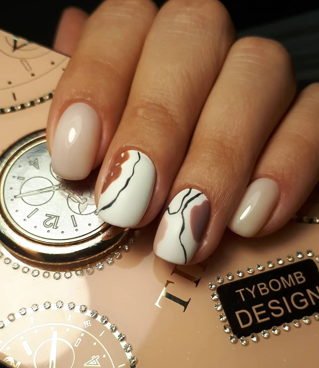 30 Elegant Milky Oval Nails With a Glossy Shine for a Timeless, Feminine Manicure Look