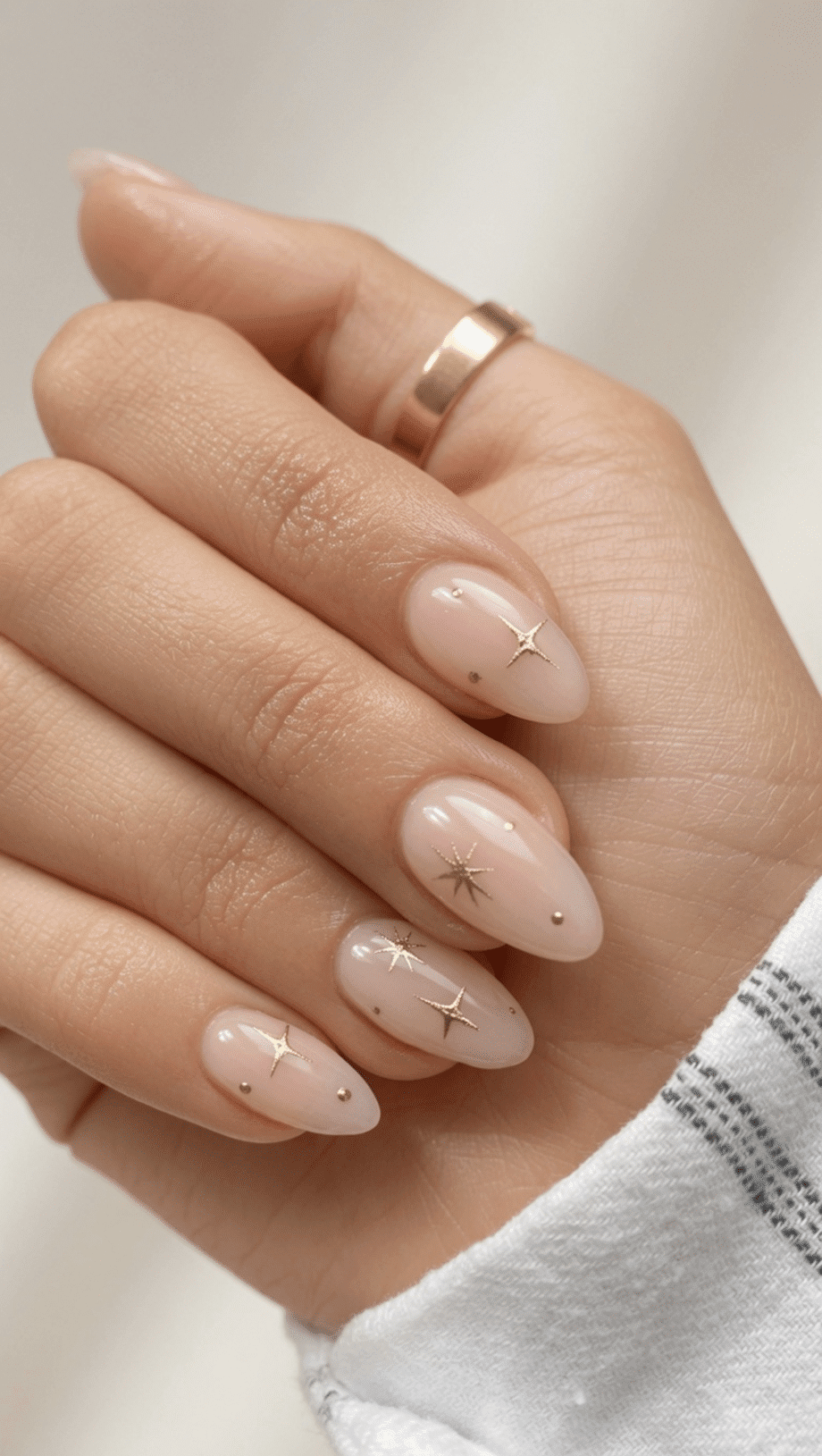 Short Almond Gold Star Decals Short Almond Gold Star Decals — Nude Nails