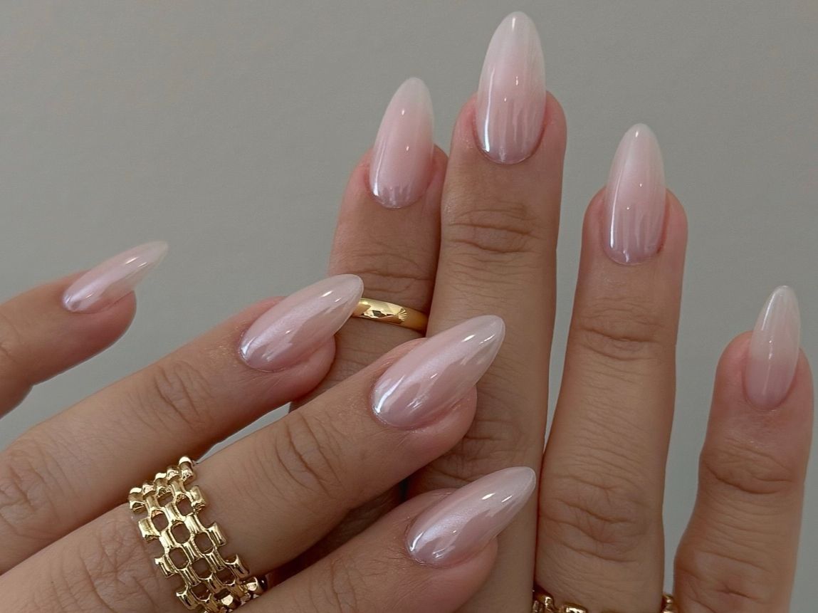 Sheer Pink Pearlescent Chrome Almond Sheer Pink Pearlescent Chrome Almond — Pink Chrome Nails